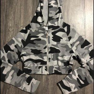 Camo cropped hoodie